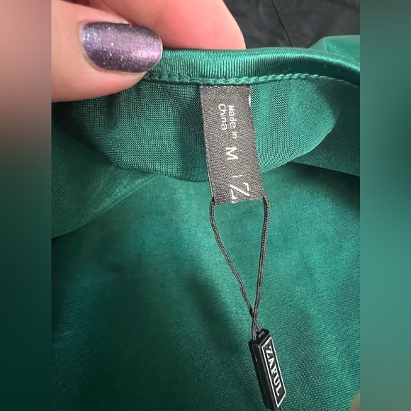 NWT Zaful emerald green satin spaghetti strap slip dress
Droop neckline Size 6 - Picture 8 of 9